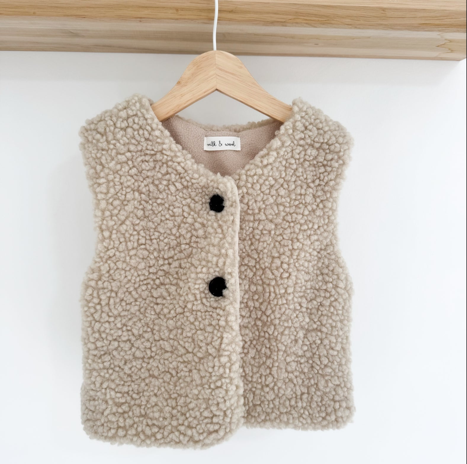 Sleeveless vest NOA