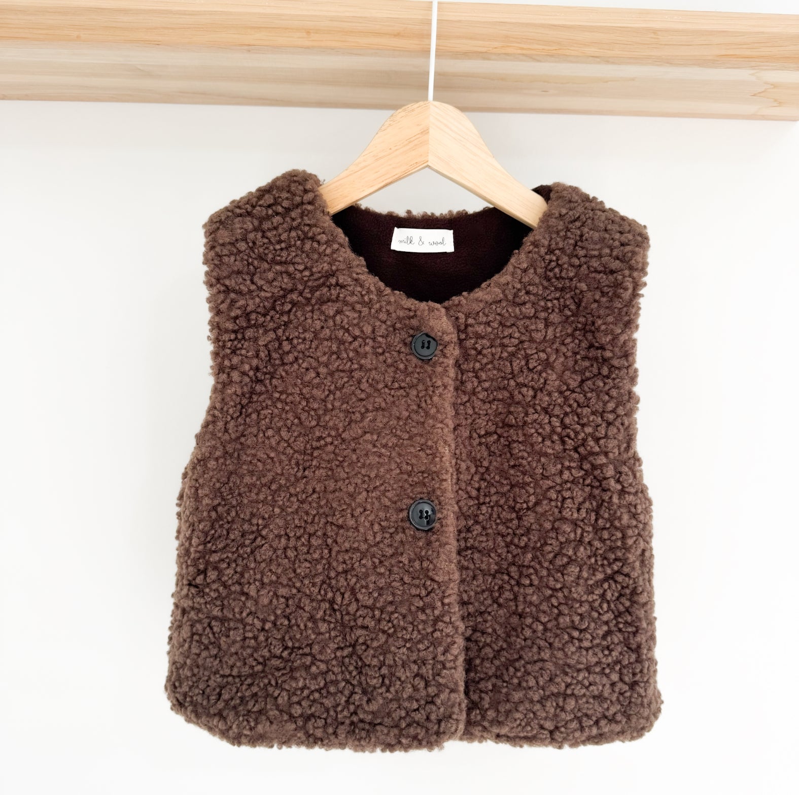 Sleeveless vest NOA